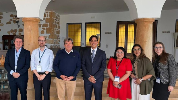 ep foto de la comitiva del banco central de venezuela bcv con el gobernador del banco de espana bde