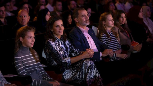 ep i-d la infanta sofia la reina letizia el rey felipe vi y la princesa leonor juntos hacen planes