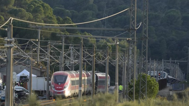 ep imagen de la zona del accidente ferroviario con los convoyes de trenes siniestrados donde han