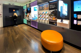 ep interior de una tienda de la compania telefonica orange