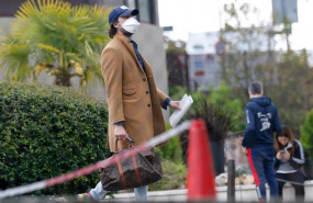 ep javier ungria sale del hospital donde ha nacido su primera hija camila