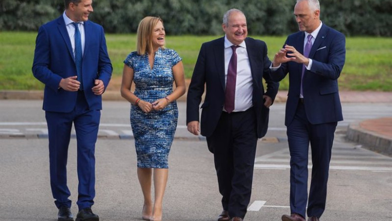 ep la delegada del gobierno en valencia pilar bernabe el ministro de industria y turismo jordi hereu