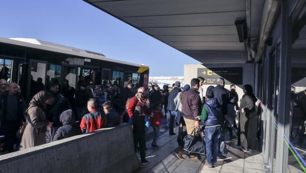 ep llegadarefugiadosbarajas sirios