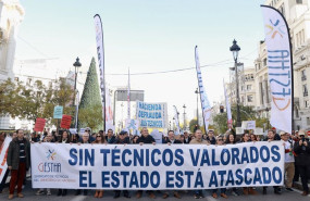 ep mas de 2000 tecnicos se manifiestan ante el ministerio para lograr una administracion mas eficaz