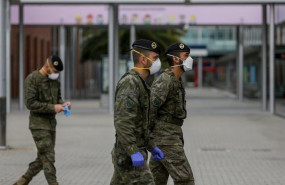 ep militares en las inmediaciones del hospital de campana de ifema
