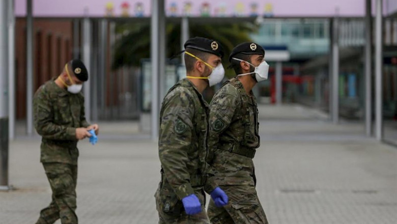 ep militares en las inmediaciones del hospital de campana de ifema