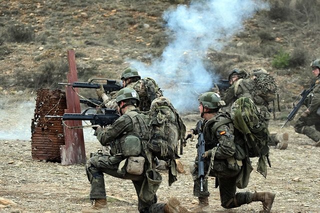 ep militares espanoles del ejercito de tierra durante unas maniobras