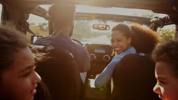 ep personas en un coche
