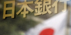 reflet d un drapeau japonais sur un panneau de la boj 