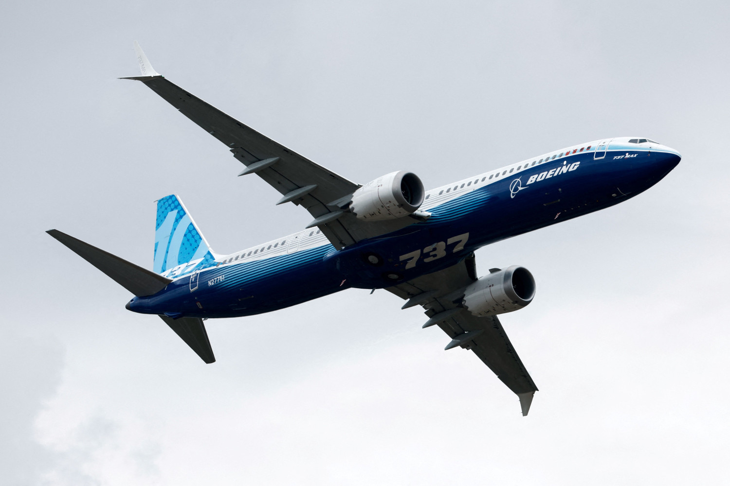 un boeing 737 max 10 survole l aeroport du bourget 20250616100807 