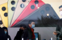 coronavirus-covid-19-des-clients-portent-des-masques-dans-un-apple-store-a-shanghai-le-29-janvier-2020