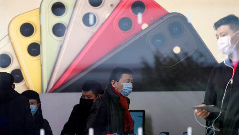 Coronavirus. coronavirus-covid-19-des-clients-portent-des-masques-dans-un-apple-store-a-shanghai-le-29-janvier-2020