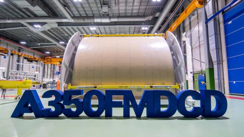 ep airbus completa la primera puerta de carga de la cubierta principal del a350 en illescas toledo