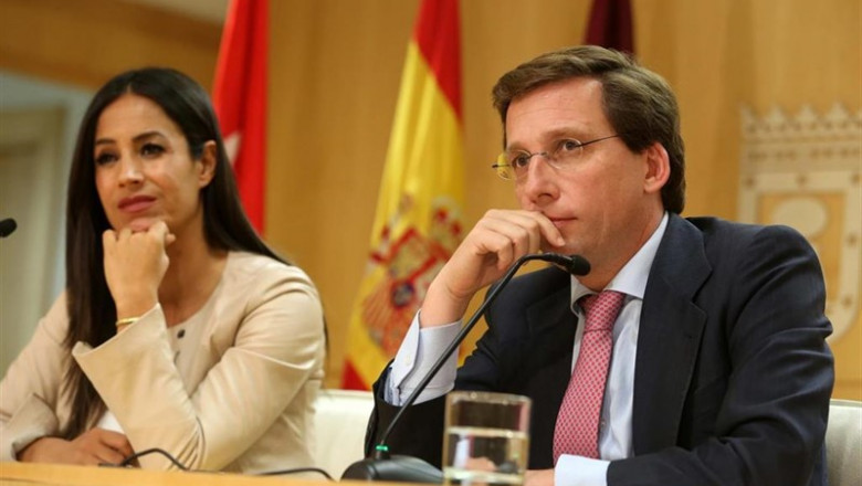 El alcalde de Madrid, José Luis Martínez-Almeida, y la vicealcaldesa de la capital, Begoña Villacís, comparecen en rueda de prensa tras la Junta de Gobierno municipal. | AYUNTAMIENTO DE MADRID ep alcaldemadrid jose luis martinez-almeida yvicealcaldesala capital begona villacis comparecenruedaprensala juntagobierno municipal