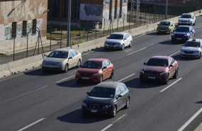 ep archivo   decenas de coches en una autopista espanola a 27 de diciembre de 2024 en madrid espana