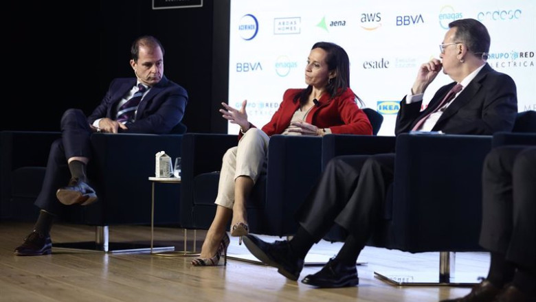 La presidenta del Grupo Red Eléctrica, Beatriz Corredor; y el presidente de Enagás, Antonio Llardén | Eduardo Parra - Europa Press - Archivo ep archivo la presidenta del grupo red electrica beatriz corredor y el presidente de enagas