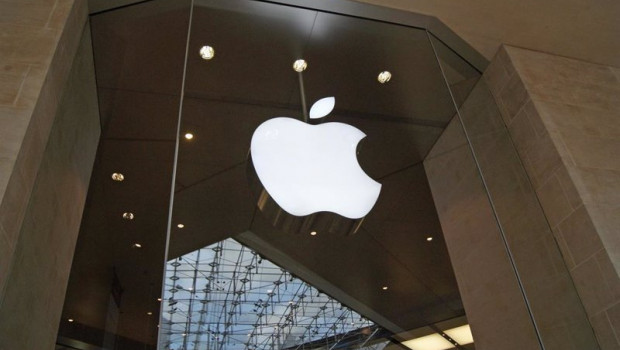 ep archivo   logo de apple en su tienda en paris
