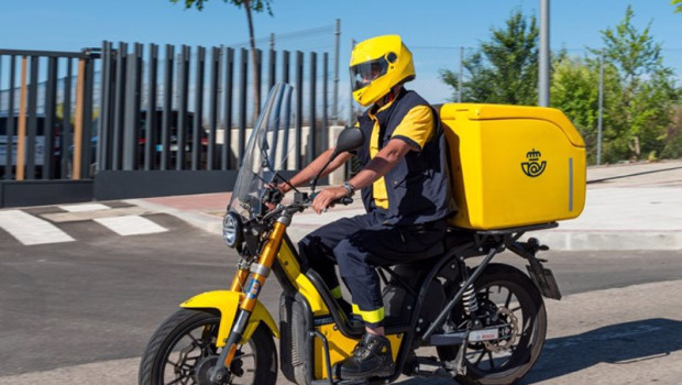 ep archivo   trabajador de correos en moto