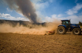 ep archivo   un agricultor trabaja para en el campo