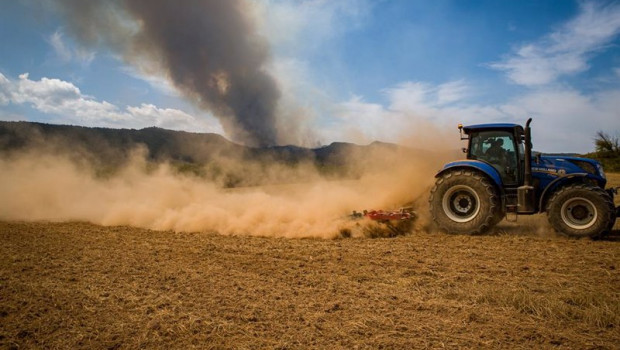 ep archivo   un agricultor trabaja para en el campo