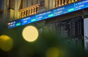 ep archivo   un panel del ibex 35 en el palacio de la bolsa a 4 de enero de 2023 en madrid espana