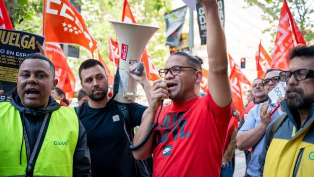 ep concentracion de riders de glovo convocados por comisiones obreras en madrid espana
