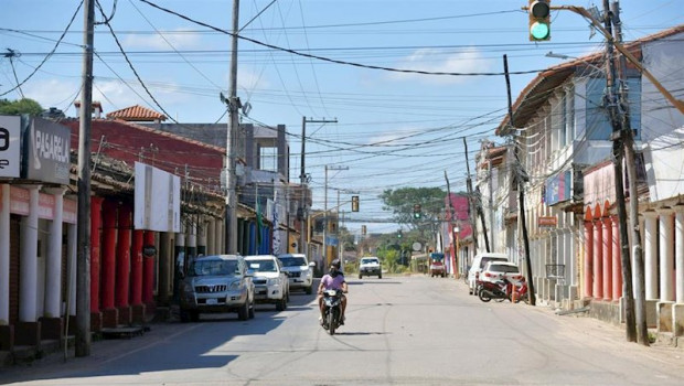 ep dos hombres en moto en trinidad bolivia