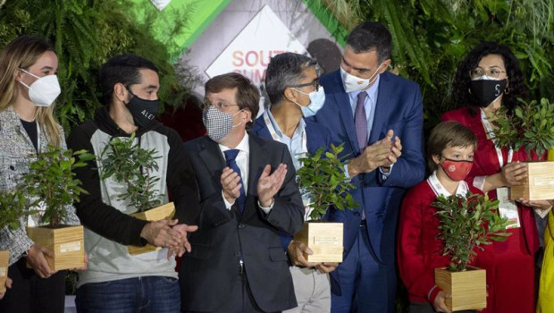 ep el alcalde de madrid jose luis martinez almeida 3i y el presidente del gobierno pedro sanchez 5i