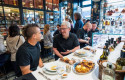 ep el ceo de apple tim cook con el chef espanol dabiz munoz en el restaurante lhardy en madrid