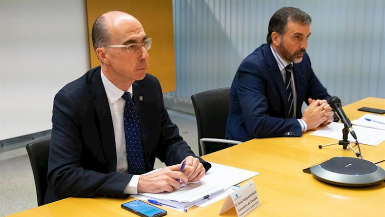 El conselleiro de Sanidade, Jesús Vázquez Almuiña, y el director xeral de Asistencia Sanitaria, Jorge Aboal, en rueda de prensa. | XUNTA ep el conselleiro de sanidade jesus vazquez almuina y el director xeral de asistencia sanitaria