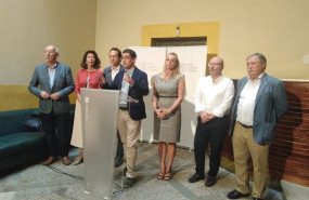 ep el conseller de turismo iago negueruela acompanado de los representantes de los principales