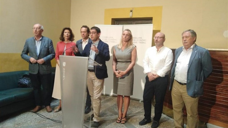 El conseller de Turismo, Iago Negueruela, acompañado de los representantes de los principales agentes económicos y sociales relacionados con el sector del turismo en Baleares. | EUROPA PRESS ep el conseller de turismo iago negueruela acompanado de los representantes de los principales