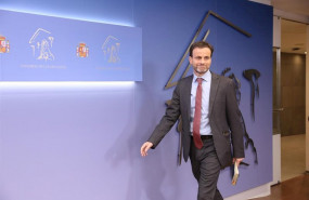 ep el diputado de en comu podem jaume asens llodra se dirige a ofrecer una rueda de prensa en el