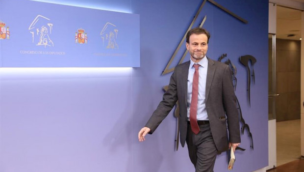 ep el diputado de en comu podem jaume asens llodra se dirige a ofrecer una rueda de prensa en el