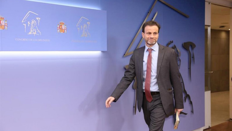 ep el diputado de en comu podem jaume asens llodra se dirige a ofrecer una rueda de prensa en el
