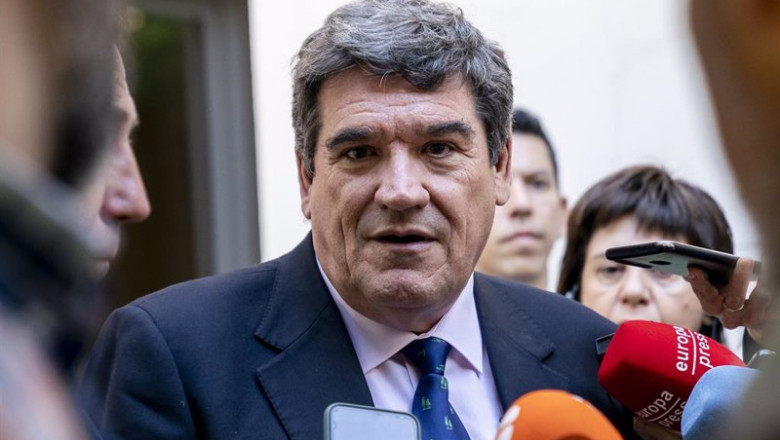 ep el ministro de inclusion seguridad social y migraciones jose luis escriva atiende a los medios