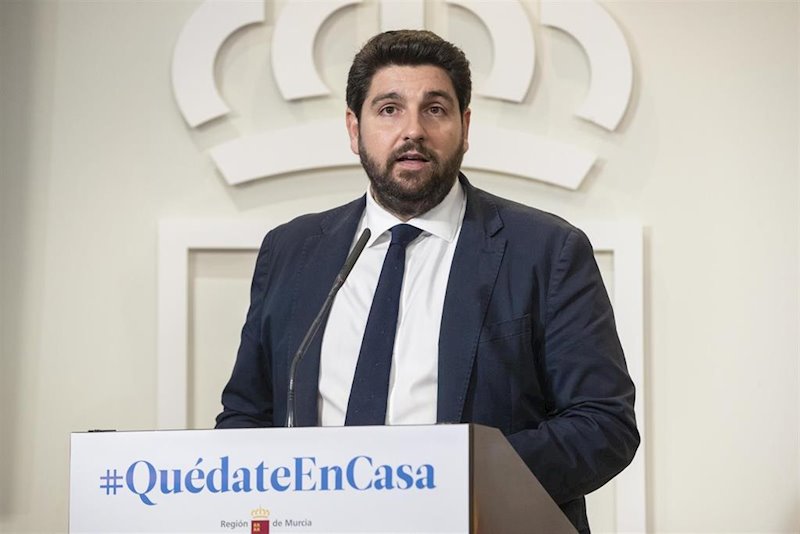 López Miras incluye a los tres tránsfugas de Cs en su Gobierno para frenar la moción