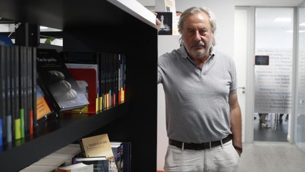 ep entrevistaeuropa pressmadridescritor julio llamazaressu nuevo l