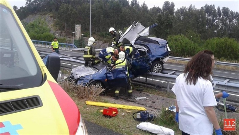 Heridos cuatro jóvenes en un accidente en la A-8 | 112 ep heridos cuatro jovenesun accidentela a-8