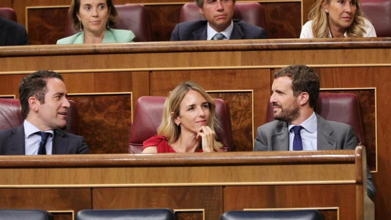 (i-d) El secretario general del PP Teodoro García Egea, la portavoz del PP en el Congreso Cayetana Álvarez de Toledo y el presidente del PP Pablo Casado durante el Pleno extraordinario en el Congreso para tratar la gestión del 'Open Arms'. | Jesús Hellín - Europa Press ep i-d el secretario general del pp teodoro garcia egea la portavoz del pp en el congreso cayetana