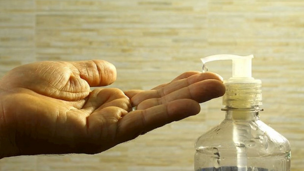 ep imagen de archivo de una botella de gel desinfectante para manos
