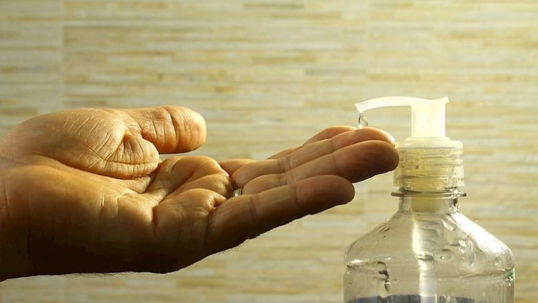 ep imagen de archivo de una botella de gel desinfectante para manos