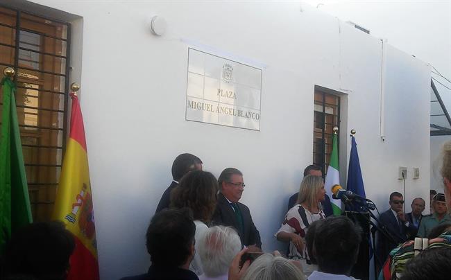 Inauguración de una plaza en Vejer dedicada a Miguel Ángel Blanco | EUROPA PRESS ep inauguracionuna plazavejer dedicadamiguel angel blanco