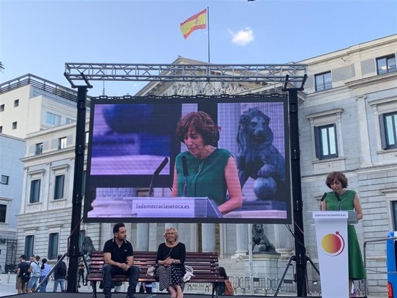ep irene lozano manuel carmena y j a bayona en el acto de espana global