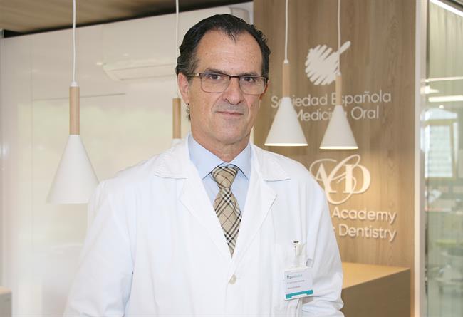 José Cruz Ruiz, Jefe de Odontología en un hospital y presidente de SEOENE | CEDIDA POR HOSPITAL DE DÍA QUIRÓNSALUD DONOSTIA ep jose cruz ruiz jefeodontologiaun hospitalpresidenteseoene