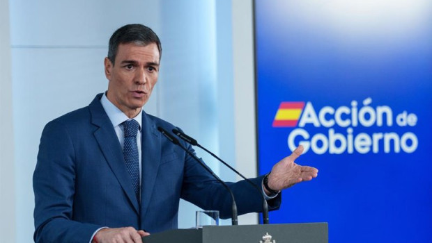 ep la bajada de impuestos del gobierno rebajara un 13 la factura de la luz 7 euros al mes segun