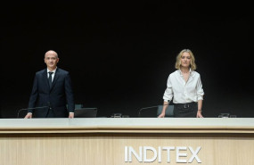 ep la presidenta de inditex marta ortega y el consejero del grupo oscar maceiras en la junta general