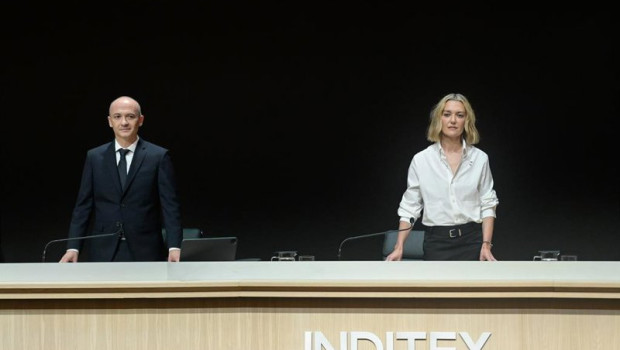 ep la presidenta de inditex marta ortega y el consejero del grupo oscar maceiras en la junta general