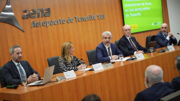 ep la presidenta del cabildo de tenerife rosa davila y el presidente de aena maurici lucena en una