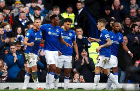ep los futbolistas del everton celebran un gol